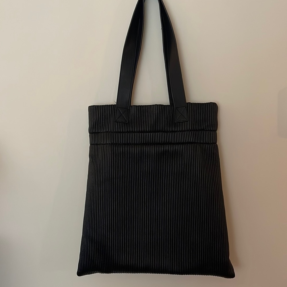 Mia & Luca tote, cute satin effect. Soft and durable.
